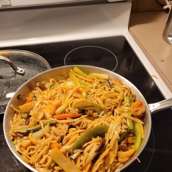 Shrimp Lo Mein with Broccoli