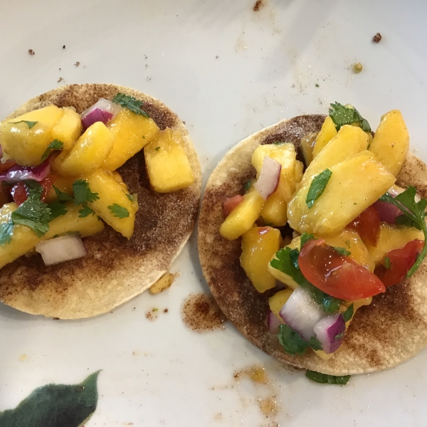 Fresh and Simple Peach Salsa with Cinnamon Sugar Chips