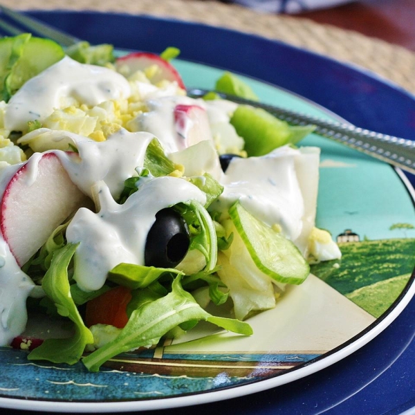 Creamy Garlic Salad Dressing