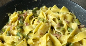Creamy Asparagus and Peas Pasta