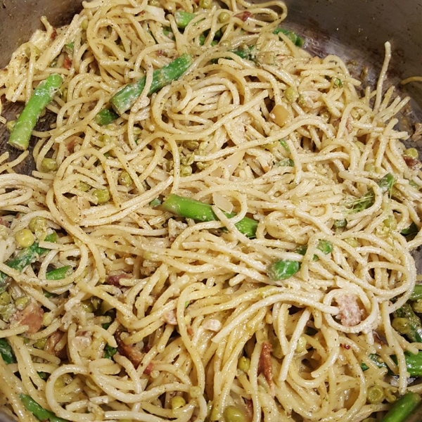 Creamy Asparagus and Peas Pasta