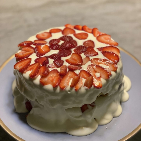 Carry Cake with Strawberries and Whipped Cream