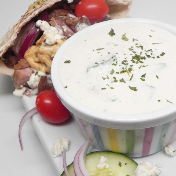 Simple Vegan Tzatziki Sauce