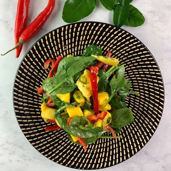 Thai-Inspired Spinach and Mango Salad