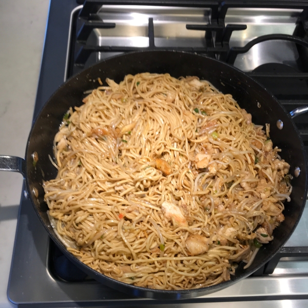 Hong Kong-Style Chicken Chow Mein