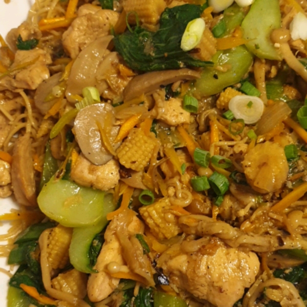 Hong Kong-Style Chicken Chow Mein