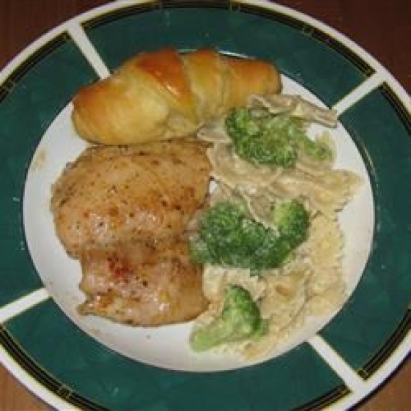 Creamy Bow-Tie Pasta with Chicken and Broccoli
