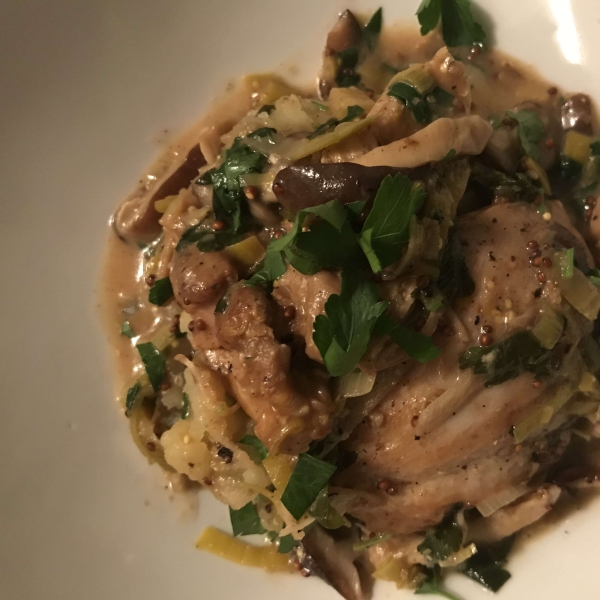 Chicken Thighs with Mushroom-Leek Sauce