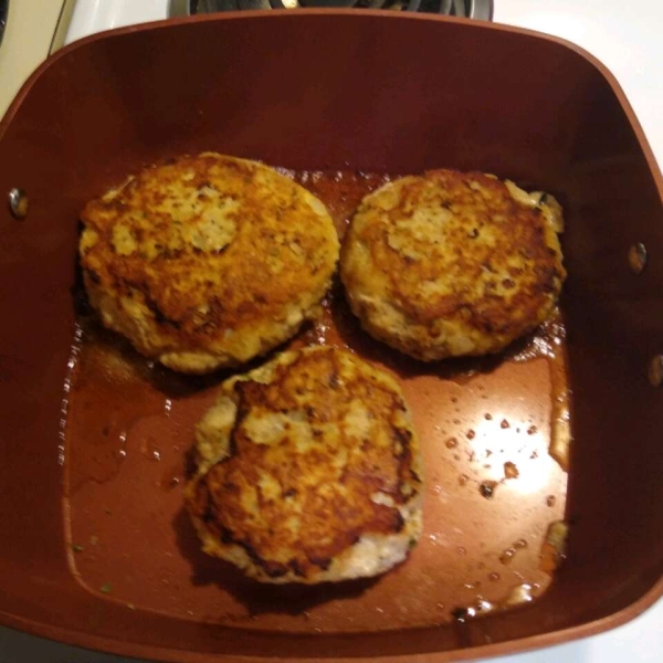 Moist Spicy Turkey Burgers