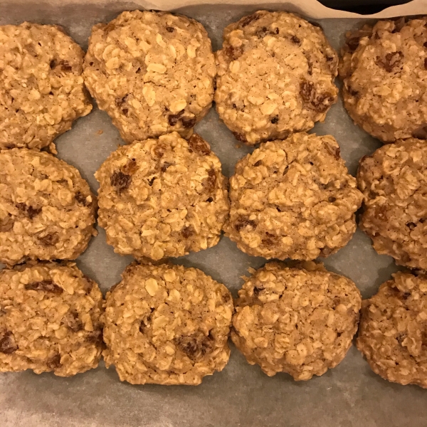 Low Sugar Oatmeal Raisin Cookie