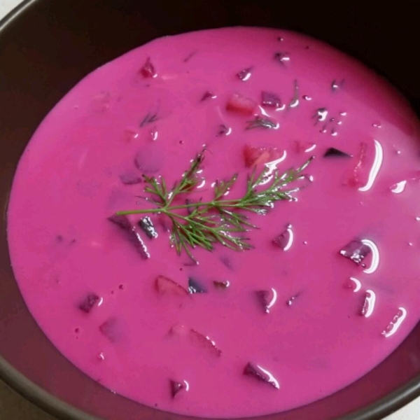 Lithuanian Saltibarsciai (Cold Beet Soup)