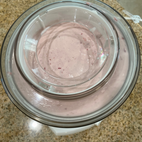 Easy, Eggless Strawberry Ice Cream