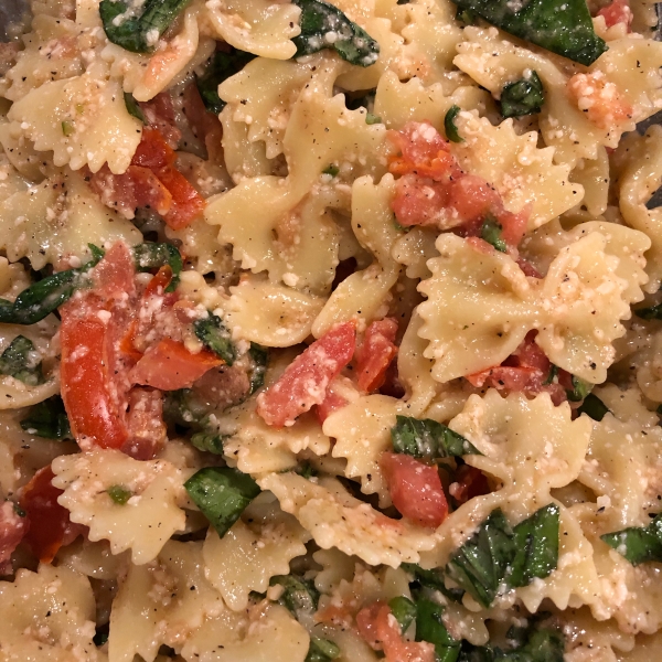 Easy Olive Oil, Tomato, and Basil Pasta