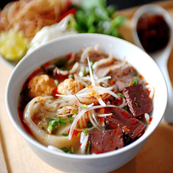 Spicy Vietnamese Beef Noodle Soup