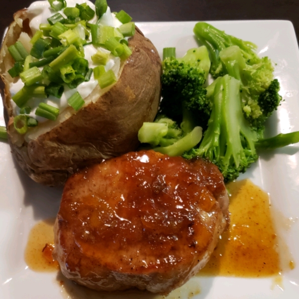 Spicy Peach-Glazed Pork Chops