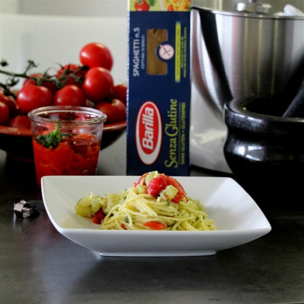Gluten Free Spaghetti with Diced Potatoes, Roasted Peppers & Aromatic Herb Pesto