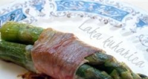 Prosciutto-Wrapped Asparagus and Mozzarella Parcels