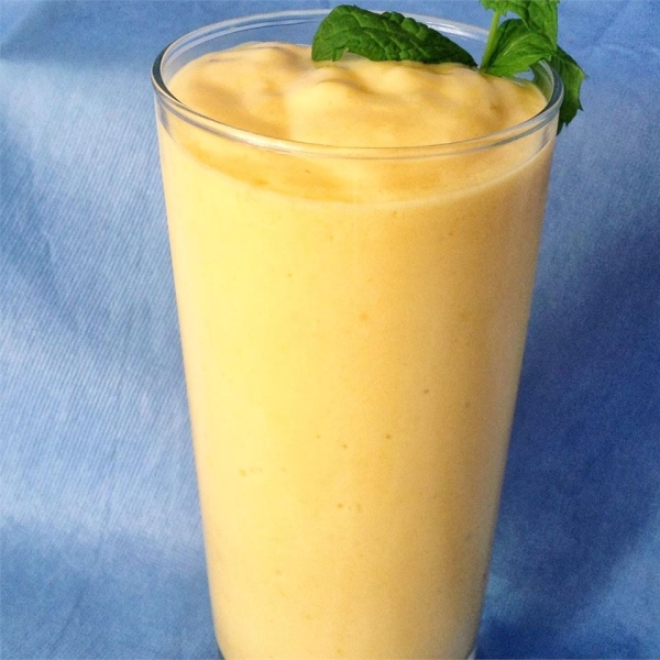 Restaurant Style Mango Lassi