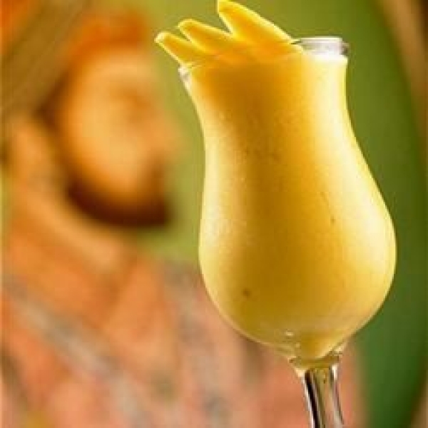 Restaurant Style Mango Lassi