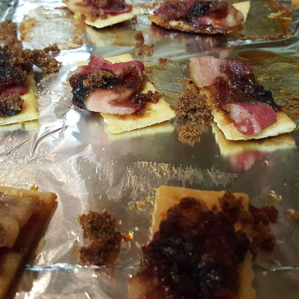 Sweet Bacon Crackers