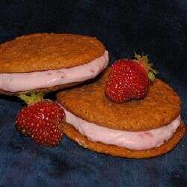 Frozen Strawberry Cheesecake Sandwich Cookies