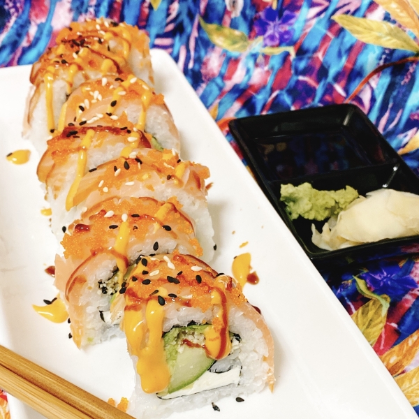 Spicy Crunchy Salmon Roll with Avocado