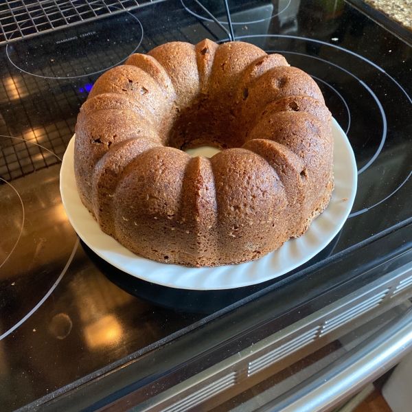 Applesauce Rum-Raisin Cake