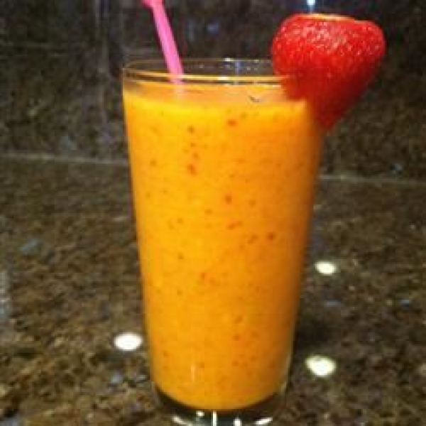 Mango-Strawberry Smoothie with Yogurt