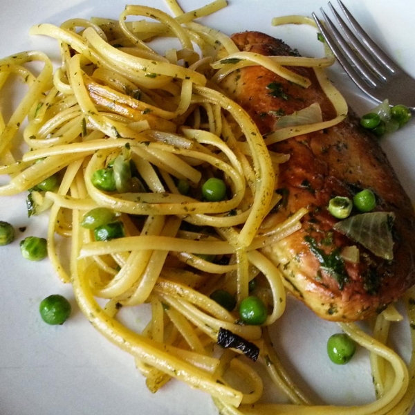 Broth Pesto with Pasta, Peas, and Chicken