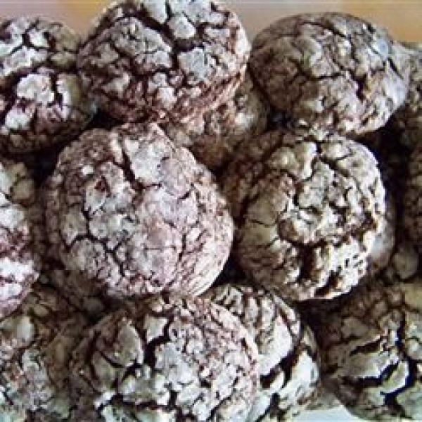 Yummy Chocolate Crinkle Cookies