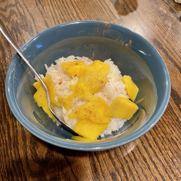 Sweet Sticky Rice with Mangoes