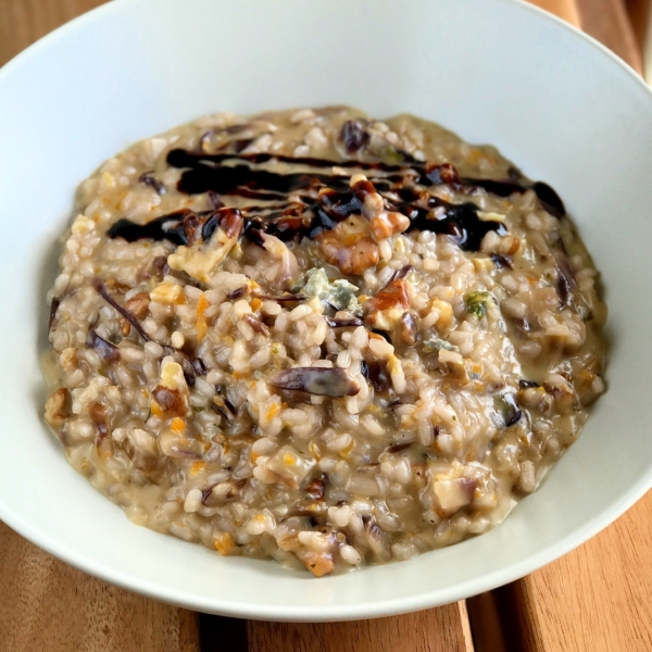 Risotto Con Radicchio, Gorgonzola, Noci, e Crema di Balsamico