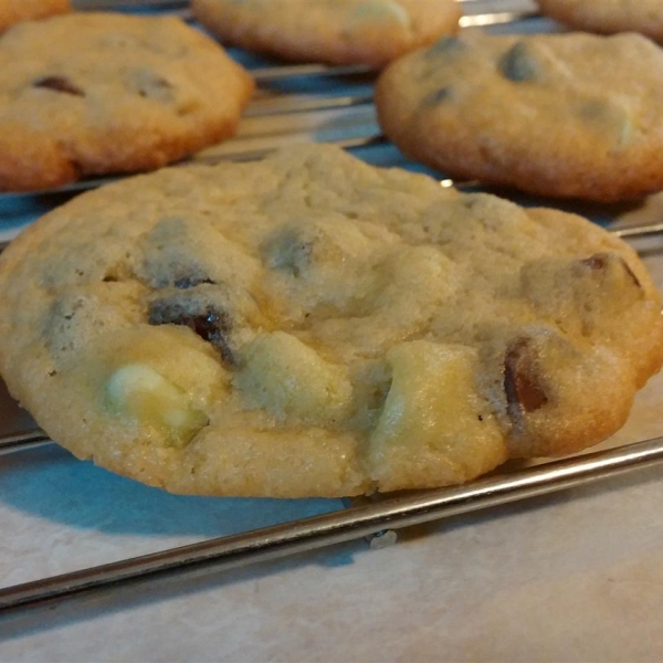 NESTLE® TOLL HOUSE® Mint Filled DelightFulls™ Chocolate Chip Cookies