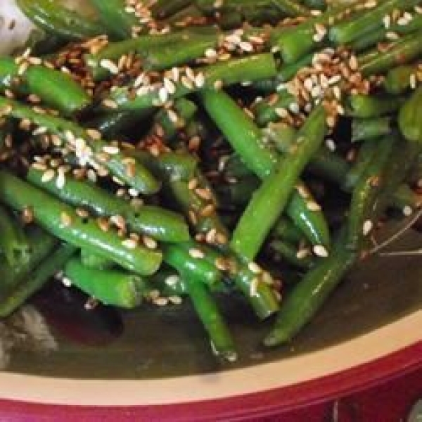 Garlicky, Spicy and Sesamey Green Beans