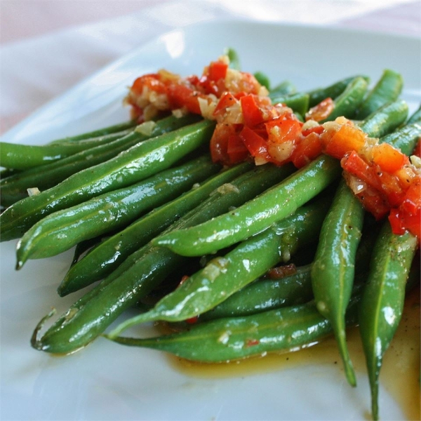 Garlicky, Spicy and Sesamey Green Beans