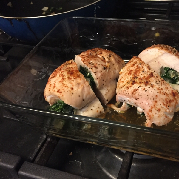 Spinach Stuffed Chicken and Gravy