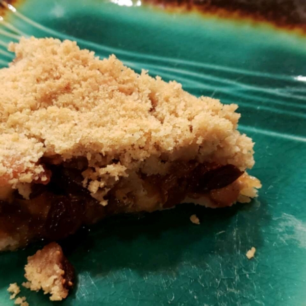 Homemade Mince Pie with Crumbly Topping