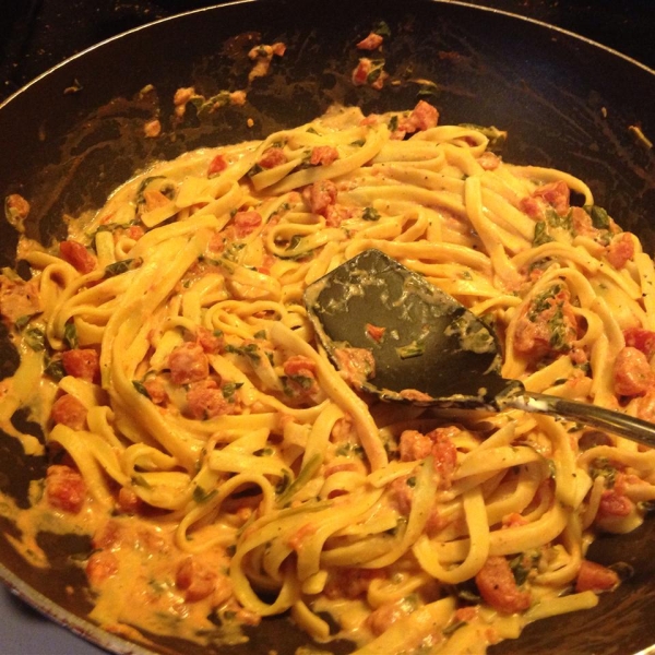 Quick Creamy Spinach and Tomato Pasta