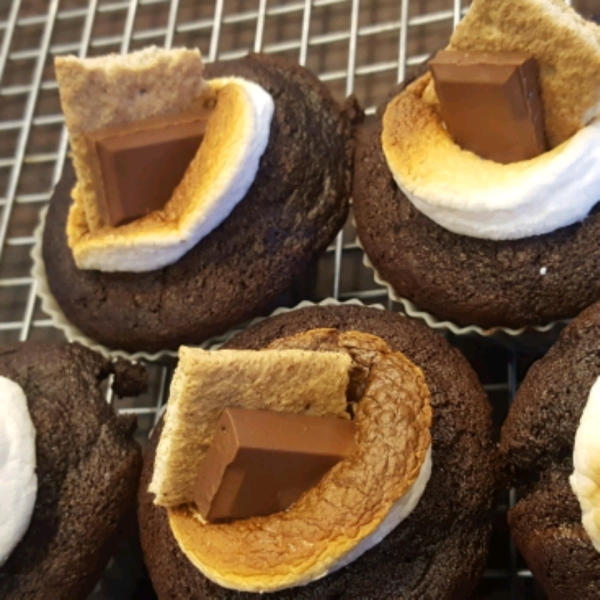 Toasted Marshmallow Cupcakes