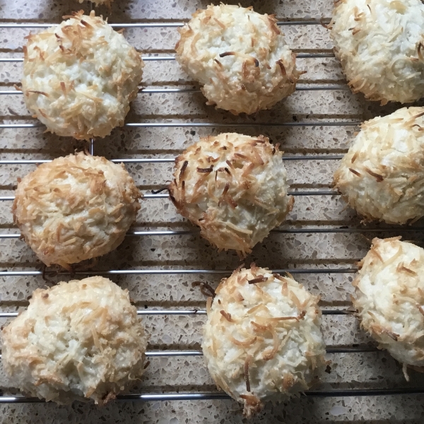 Four-Ingredient Gluten-Free Italian Coconut Cookies