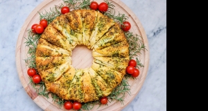 Cheesy Pesto Roll Wreath (Christmas Wreath Appetizer)