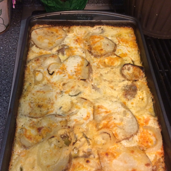 Creamy Rosemary Au Gratin Potatoes