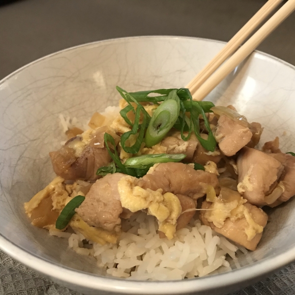 Oyakodon (Japanese Chicken and Egg Rice Bowl)