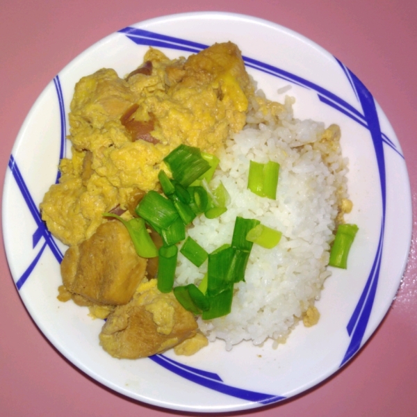 Oyakodon (Japanese Chicken and Egg Rice Bowl)