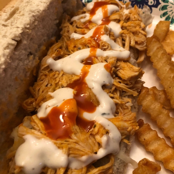 Slow Cooker Buffalo Chicken Sandwiches