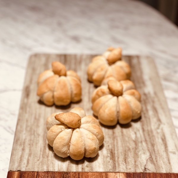 Pumpkin-Shaped Dinner Rolls