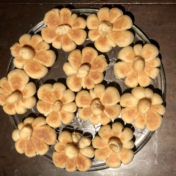 Pumpkin-Shaped Dinner Rolls