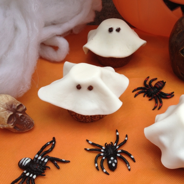 Halloween Fondant Ghost Cupcakes