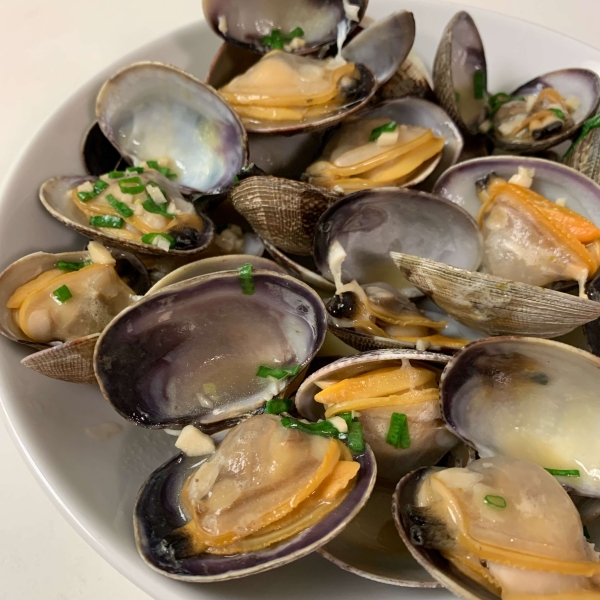 Steamed Clams in Butter and Sake