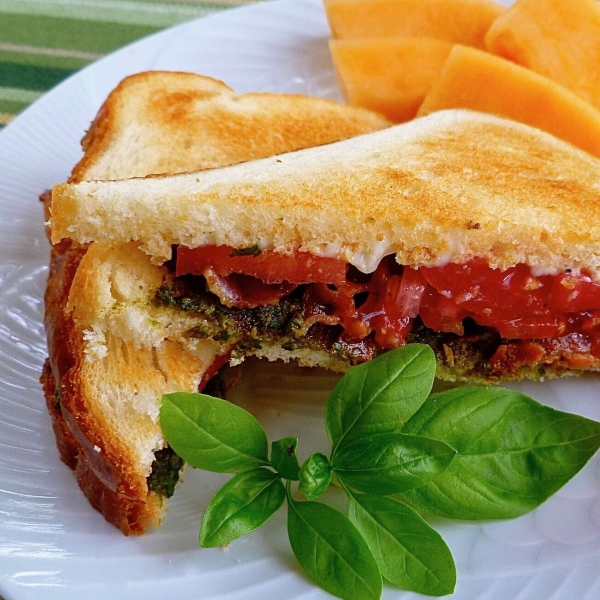 Bacon, Basil Pesto, and Tomato Sandwich